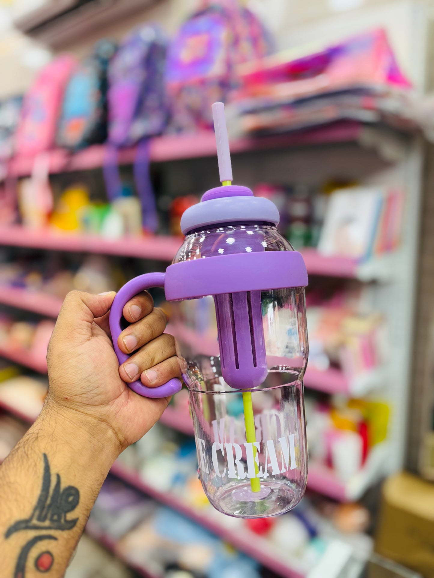 Ice Cream Shaped Sipper Bottle with Handle & Straw – 900ml (4 Colors )